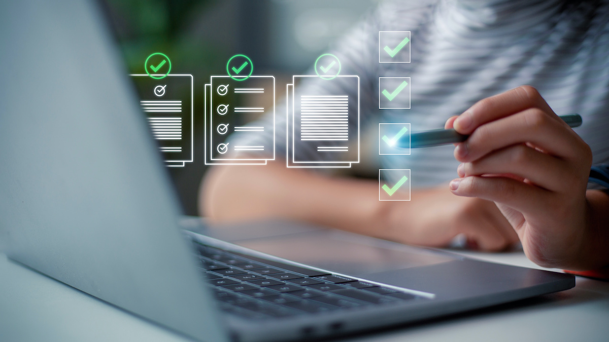 Cryptocurrency private investigator performing manual forensic analysis